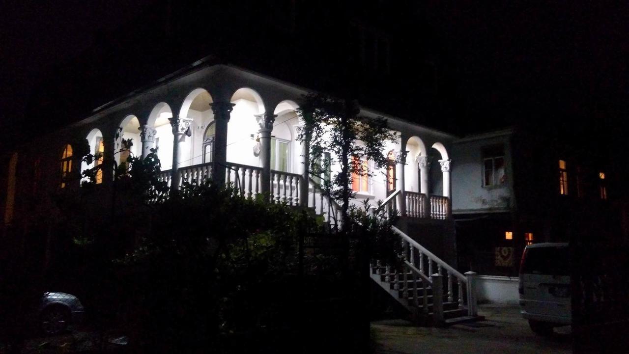 Guest House Quiet Home Batoumi Extérieur photo