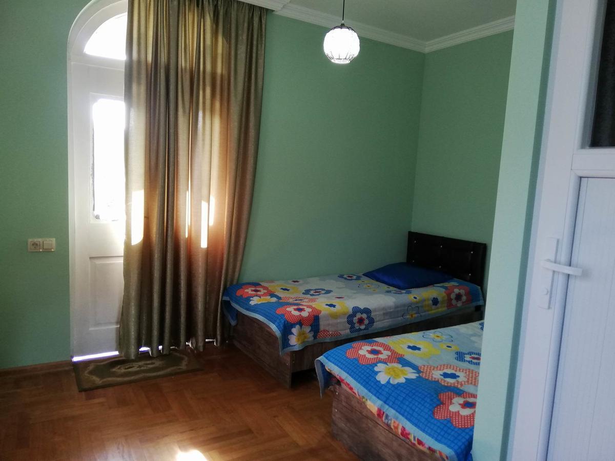 Guest House Quiet Home Batoumi Extérieur photo
